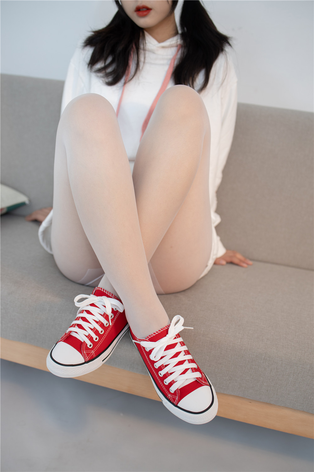 JKFUN-040《红色帆布鞋定制》13D白丝 小夜 [50P1V05’21”]