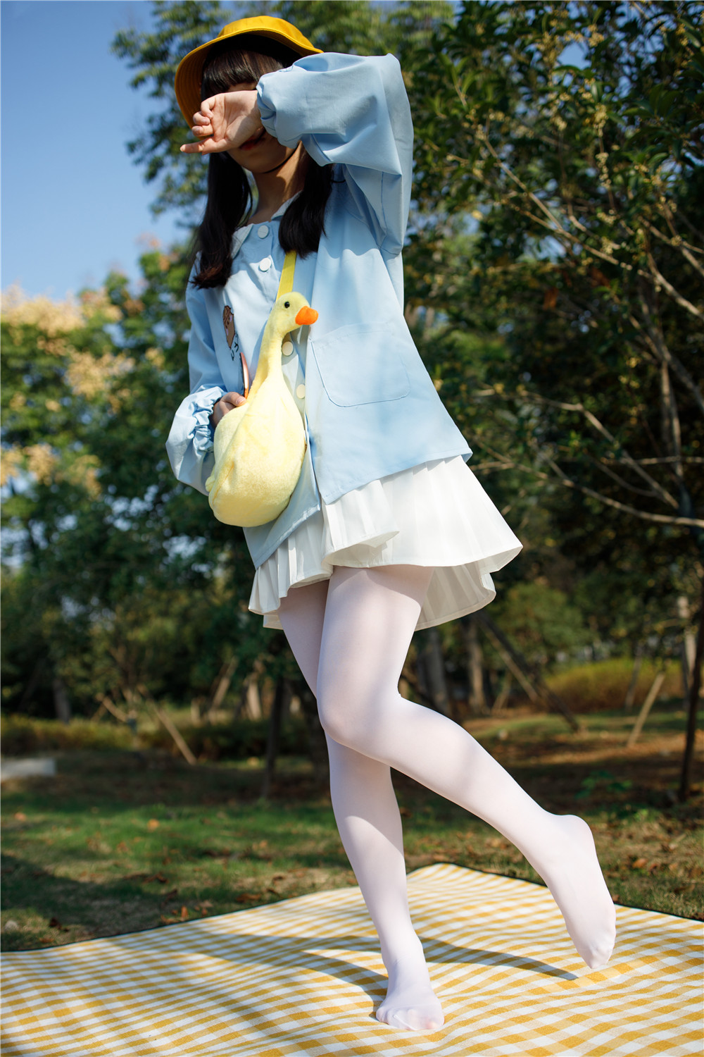 JKFUN-030《野餐、爆蛋和彩蛋》踩物 白丝50D 默陌 [23P1V05’18”]