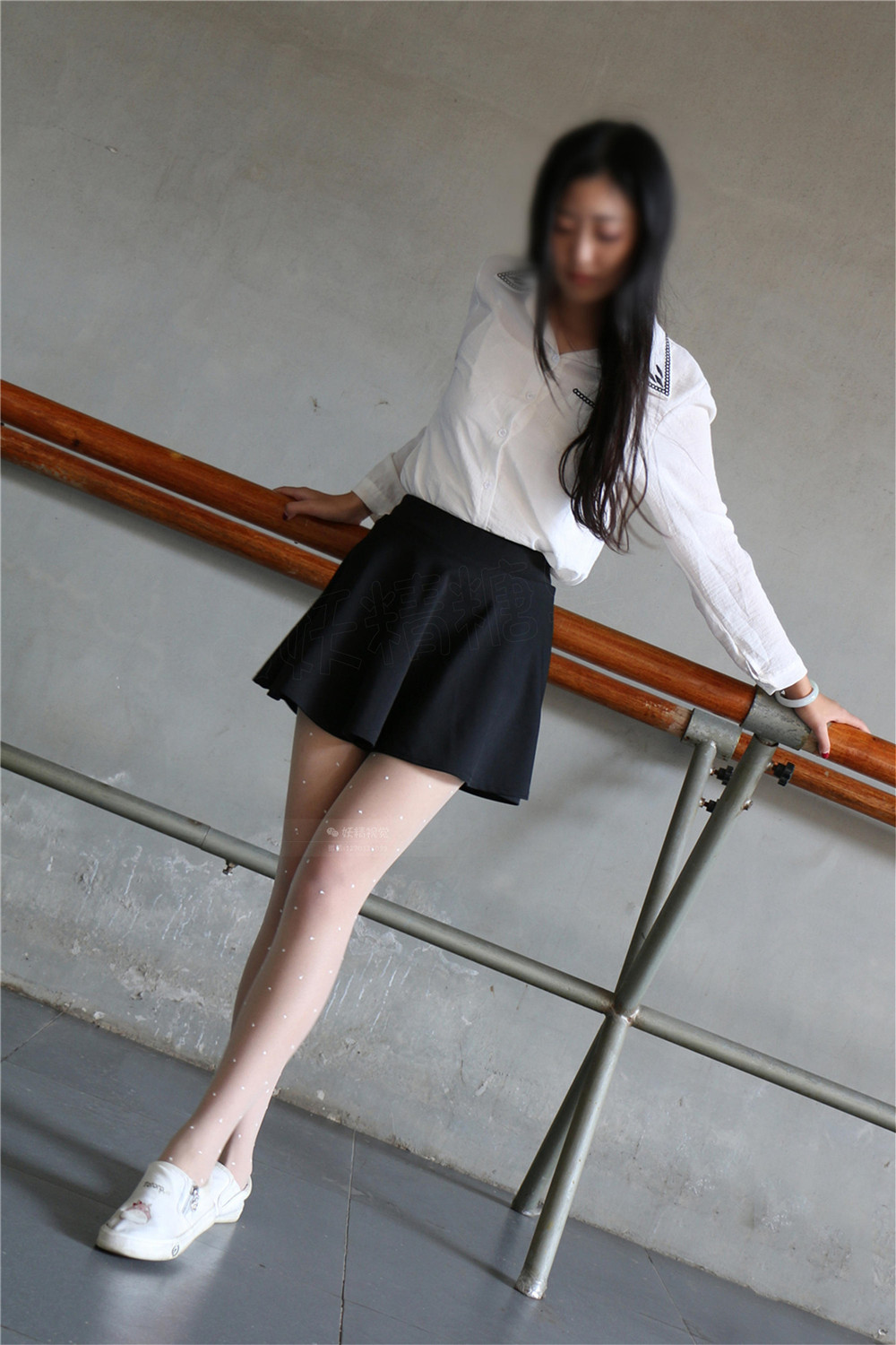 [妖精视觉] NO.148 甜甜 双色白丝袜 [32P]