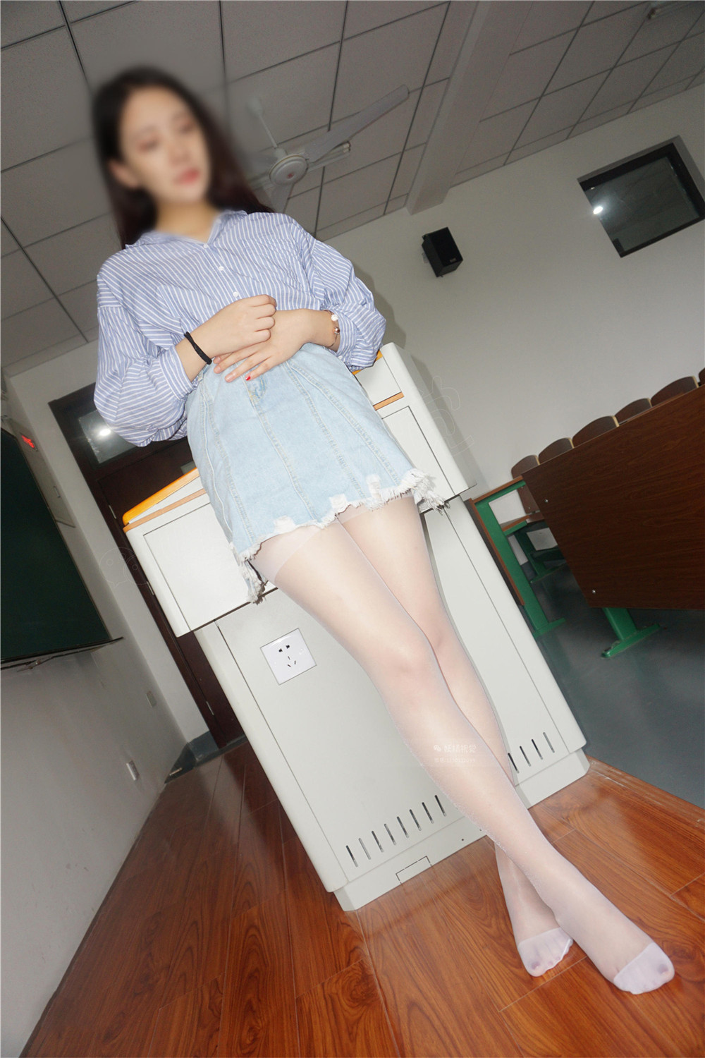 [妖精视觉] NO.050 苏苏 白丝袜一步裙（下篇） [66P]